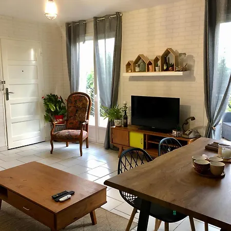 Comme A La Maison Apartment *